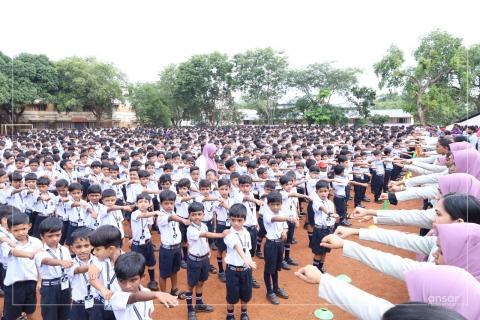 Students of Ansar English School, Perumpilavu taking Pledge  on 'Clean campus for happy learning'  as a part of Swachatha Pakwadha campaign